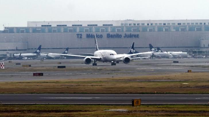 Aeropuerto capitalino suspende operaciones por banco de niebla