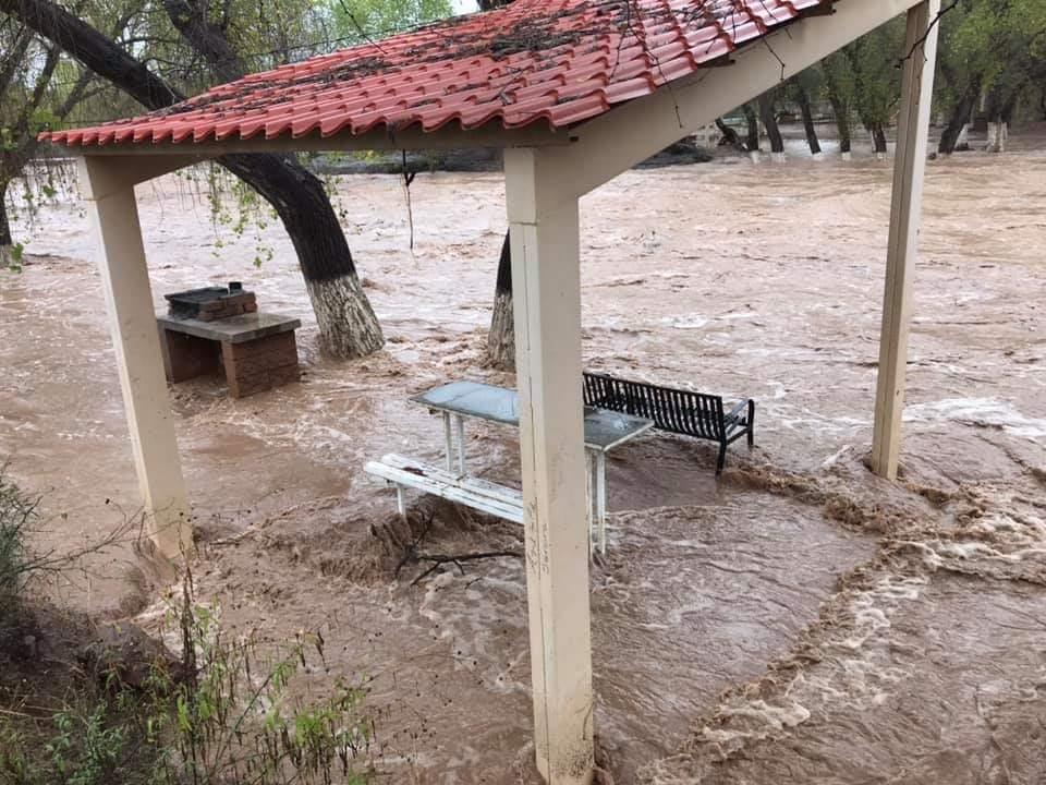 Arizpe ‘hasta el tope’ por lluvias en Río Sonora