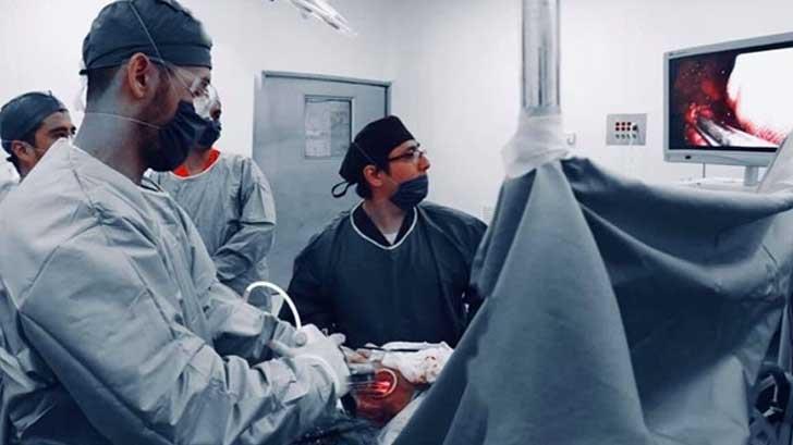 Realizan histórica cirugía torácica con paciente despierto en el Hospital General