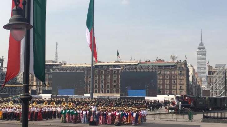 Inicia el desfile del 109 aniversario de la Revolución Mexicana en la CDMX