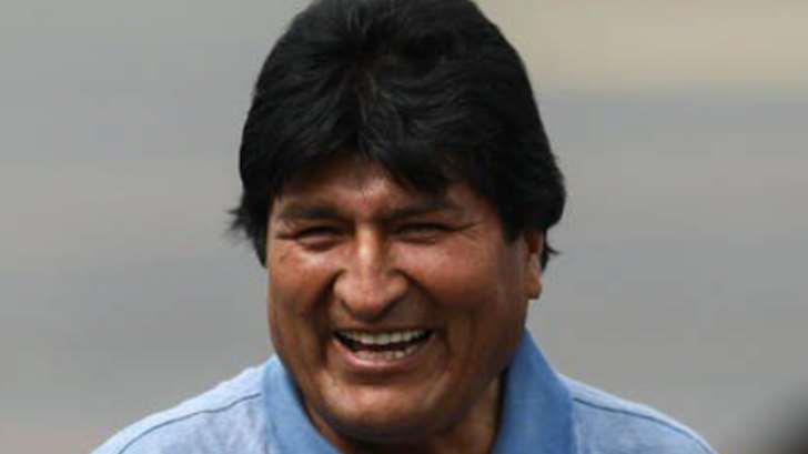 Medios confunden llegada de Memo Ochoa con la de Evo Morales