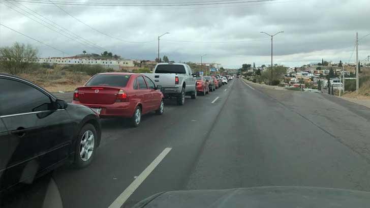 Filas kilométricas se reportan en garitas de Nogales