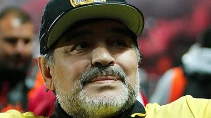 Diego Armando Maradona deja de ser DT del Gimnasia