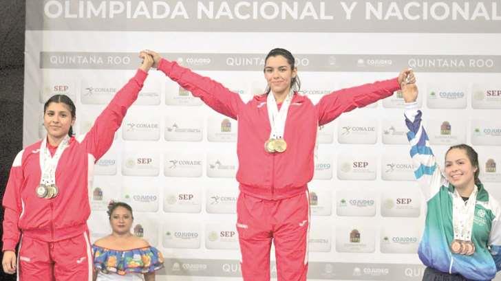 La hermosillense Melissa Véjar se mantiene como campeona nacional en halterofilia