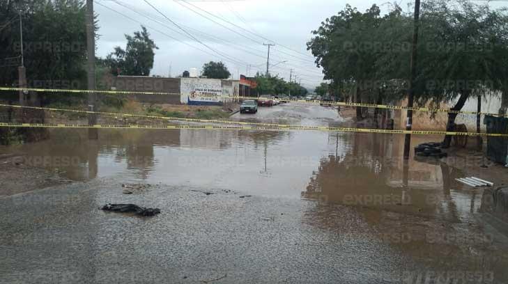 Rescatan a dos mujeres que fueron arrastradas por un arroyo