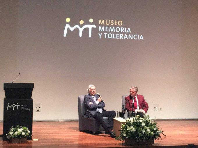 Vargas Llosa teme que populismo de AMLO nos lleve a la dictadura