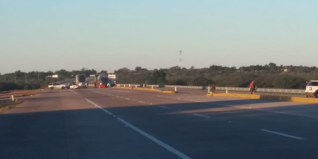 Reportan bloqueo de carretera entre Obregón y Guaymas