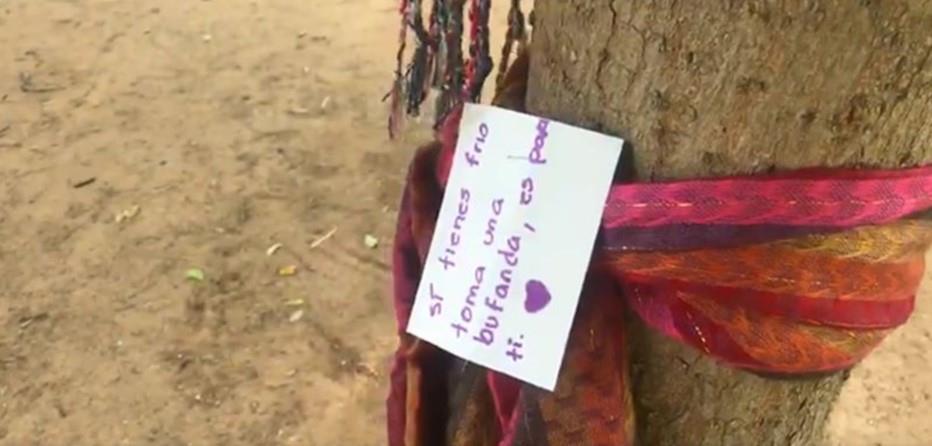 Acuerdan dejar bufandas en el Parque Madero