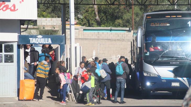 Viajeros llenan la Central de Autobuses de Hermosillo por vacaciones decembrinas