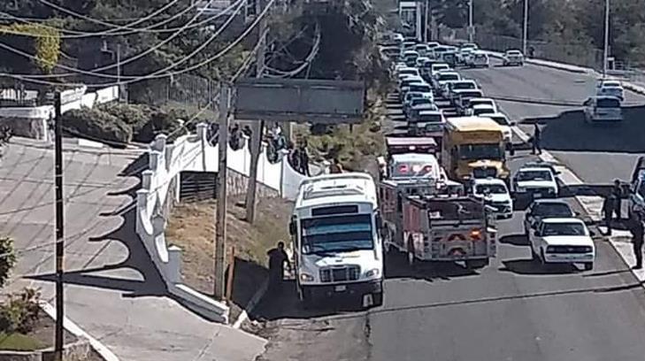 Incendio parcial de camión en Guaymas saca susto  a pasajeros