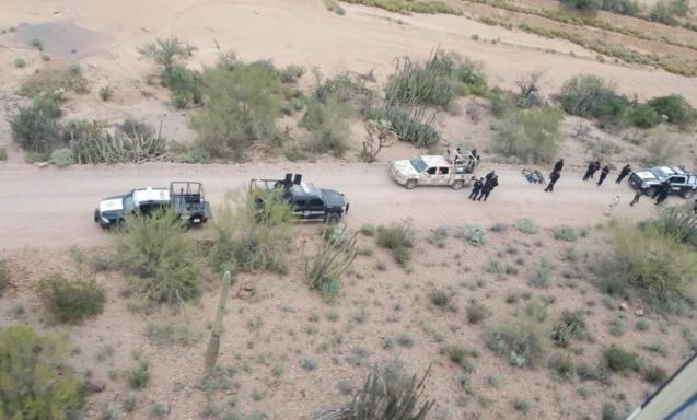 Localizan cadáveres, armas y vehículos en la carretera Caborca-Sonoyta