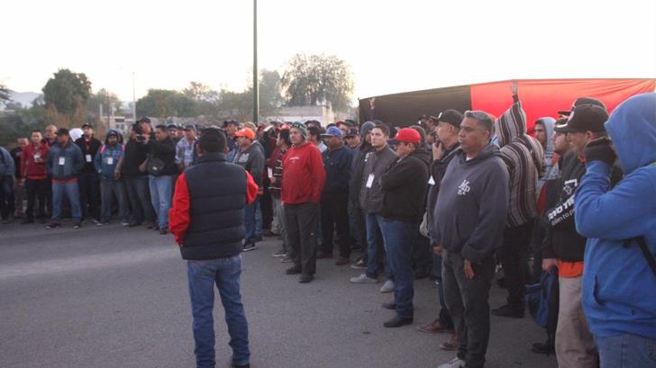 Operadores de transporte de la CTM impiden la salida de 100 unidades