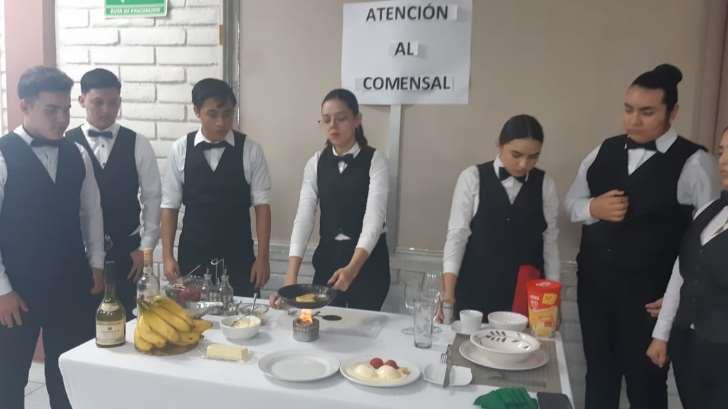 Estudiantes del Conalep arman muestra gastronómica