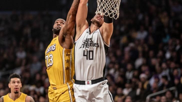 Clippers derrotan a LeBron y Lakers batalla de Los Ángeles