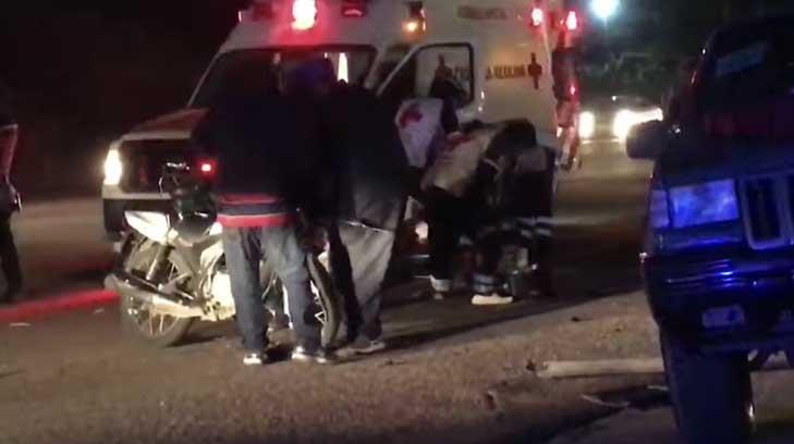 Joven motociclista resulta lesionado tras impactar contra una camioneta