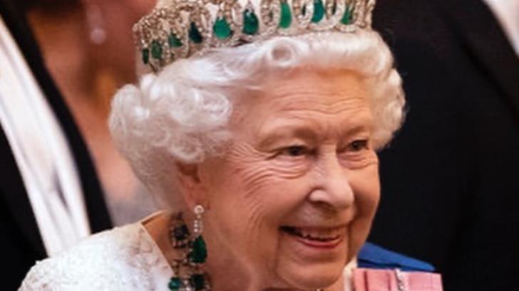 Reina Isabel II establece tiempo de transición para Meghan y Harry