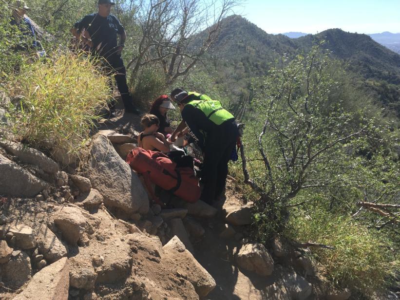 Mujer se fractura el tobillo al realizar caminata en el Cerro del Bachoco