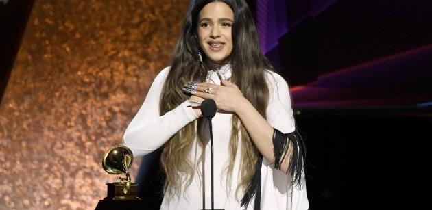Rosalía alza su primer Grammy estadounidense en su carrera