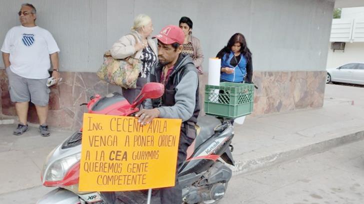 Protestan en oficinas de la CEA