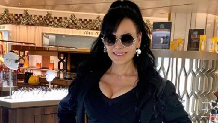 Maribel Guardia impacta de nuevo con su figura en bikini