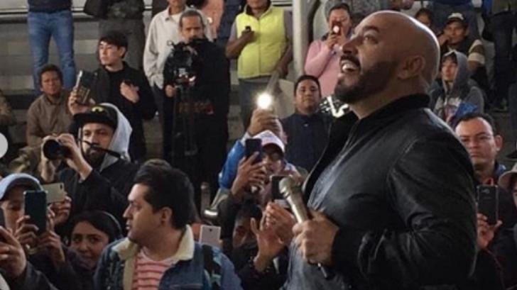 Lupillo Rivera Sorprende Y Arma ‘baile’ En La Línea B Del Metro