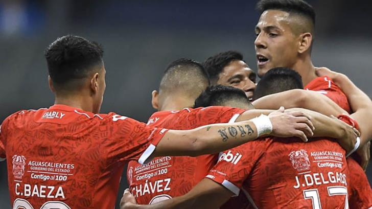 Necaxa aplasta 3-0 al América en el Estadio Azteca