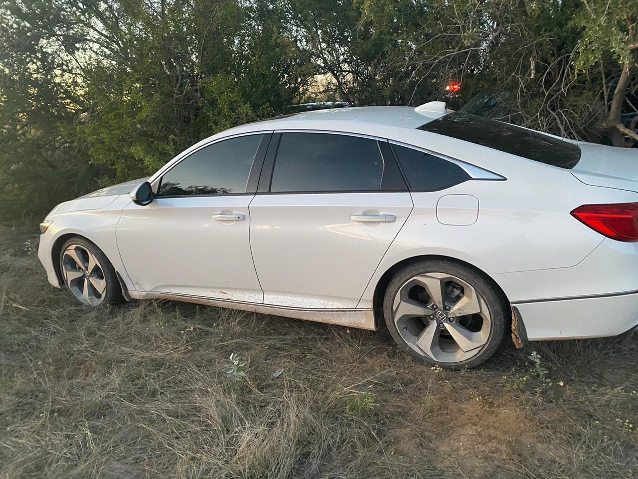 Localizan tres autos en brecha a San Pedro El Saucito