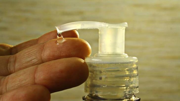 Cofepris alerta sobre las marcas de gel antibacterial que contienen metanol