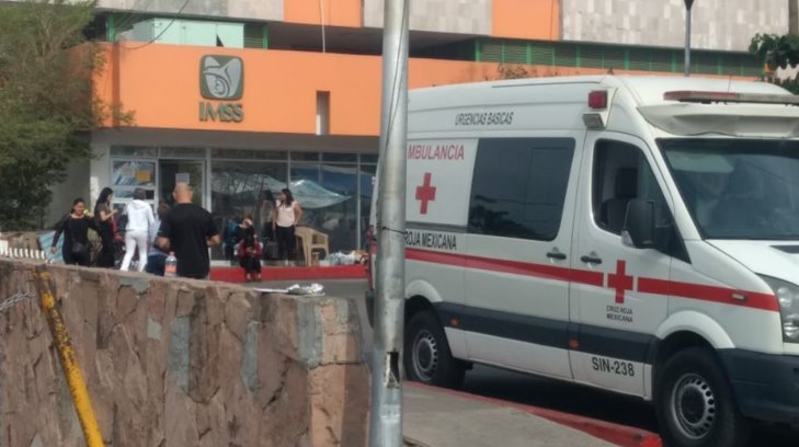 VIDEO | Presuntos sicarios sacan a balazos a paciente de hospital en Culiacán