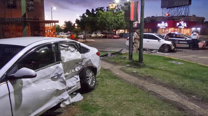 Provoca aparatoso choque por irse sin pagar de gasolinera