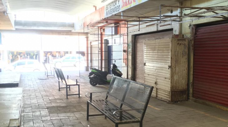 Tras baja afluencia, cierran puertas comerciantes autorizados para seguir con ventas