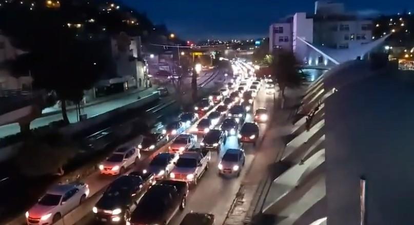 VÍDEO: Largas filas intentan cruzar a Estados Unidos antes del cierre de la frontera