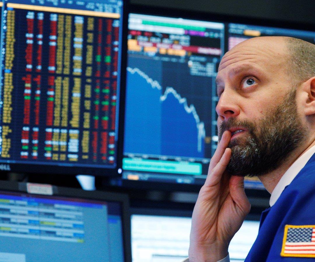 Wall Street cae ante preocupaciones de rebrotes