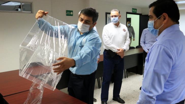 Unison entrega 15 Cajas Protectoras para intubación por casos de Covid-19