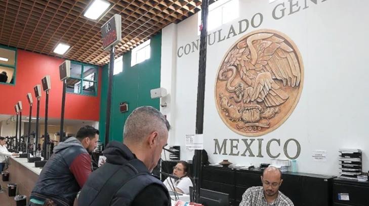 Entrega consulado de México en EU víveres a connacionales