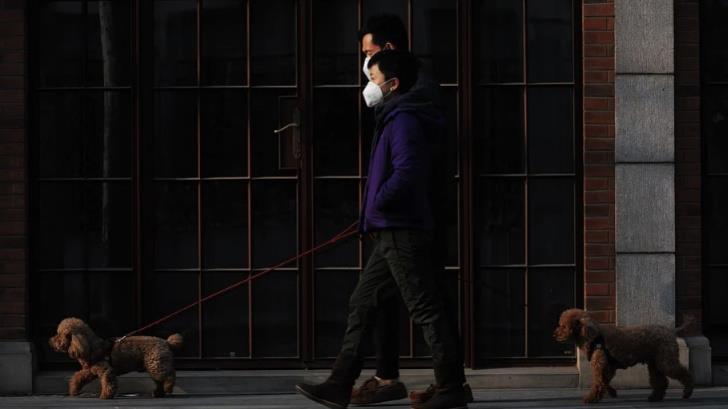 En China siguen usando cubrebocas, dicen especialistas en seminario