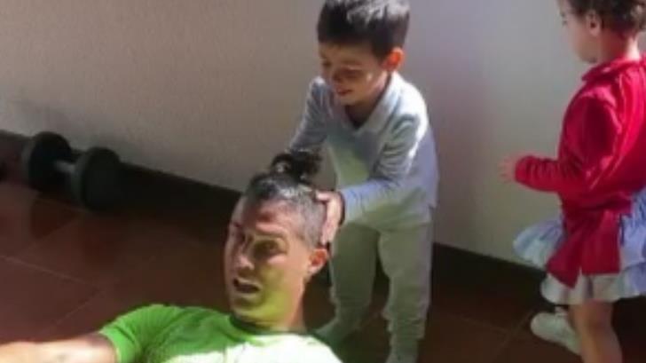 VIDEO | Hijos de Cristiano Ronaldo invaden su entrenamiento