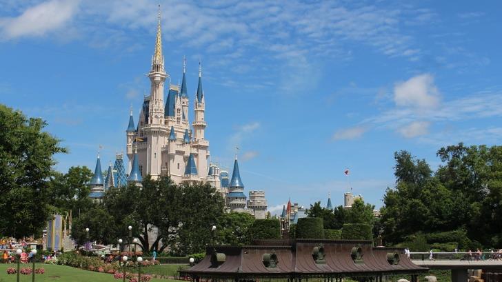 Disney deja de pagar a casi la mitad de su fuerza laboral y apuesta a bonos públicos