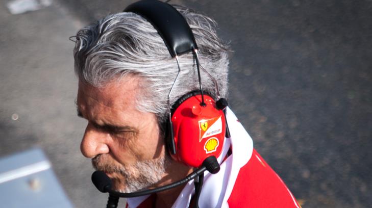 Exjefe de Ferrari conduce ambulancia para apoyar durante contingencia