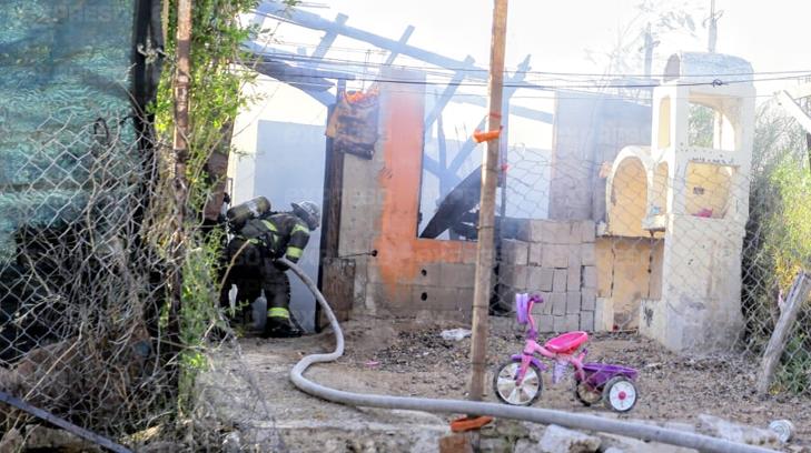 Incendio daña cuatro viviendas en la colonia Alto Valle