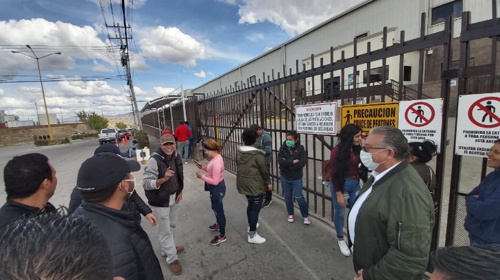 Autoridades de salud clausuran maquiladora no esencial