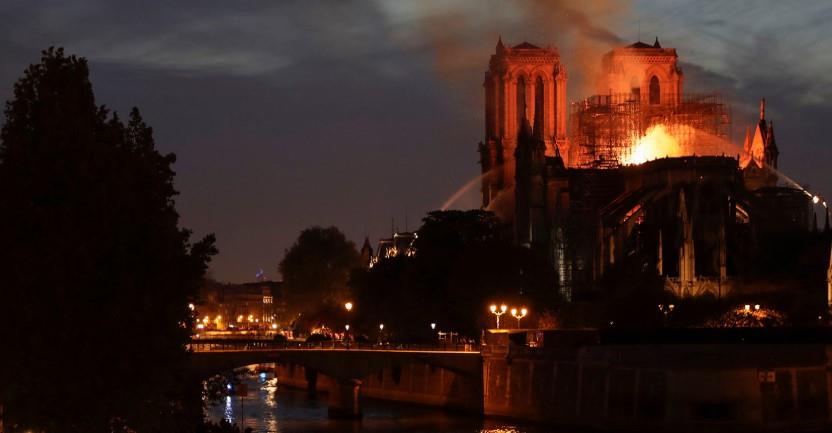 Francia recuerda en cuarentena la tragedia de la Catedral de Notre Dame