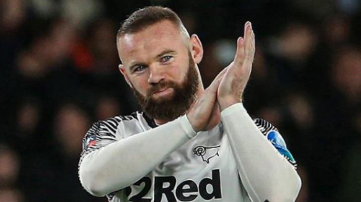 Rooney protesta por la reducción de sueldos a jugadores