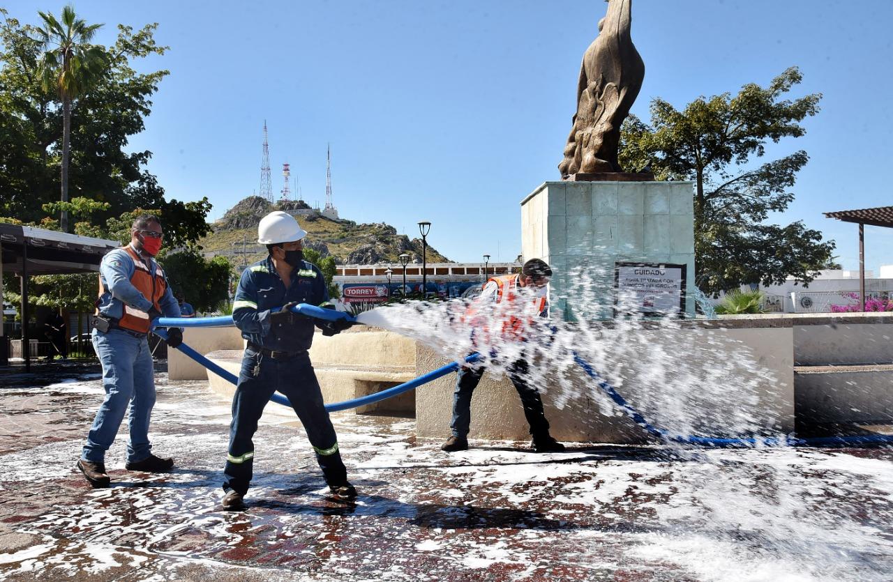 Sanitizan espacios públicos de 73 colonias en Hermosillo