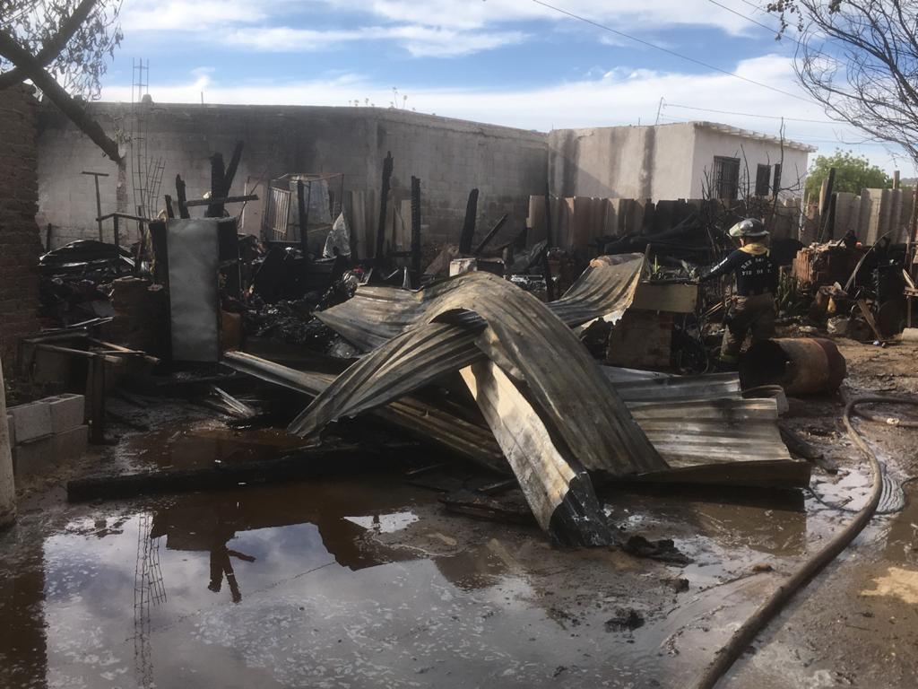 Daños materiales y una mujer lesionada deja incendio en Hermosillo