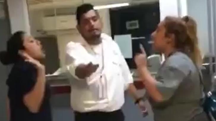 VIDEO | ¡Tremendo zafarrancho en la garita Centro de Nogales! Oficial del SAT se agarra a golpes con una mujer