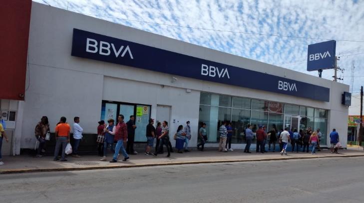 Cierre de bancos en Empalme provoca extensas filas en bancos de Guaymas