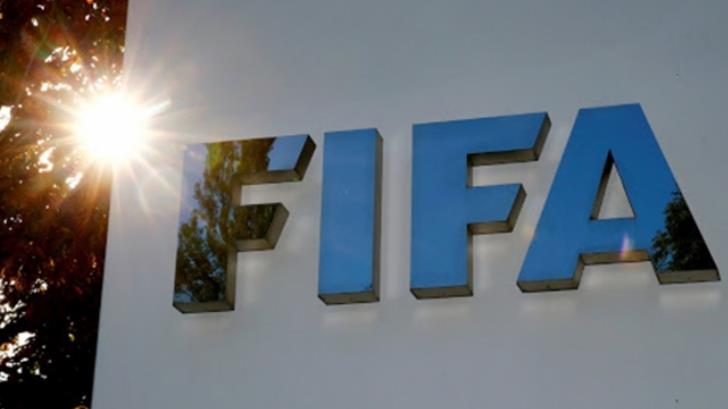 FIFA extiende a 2021 opción de cinco cambios en el futbol