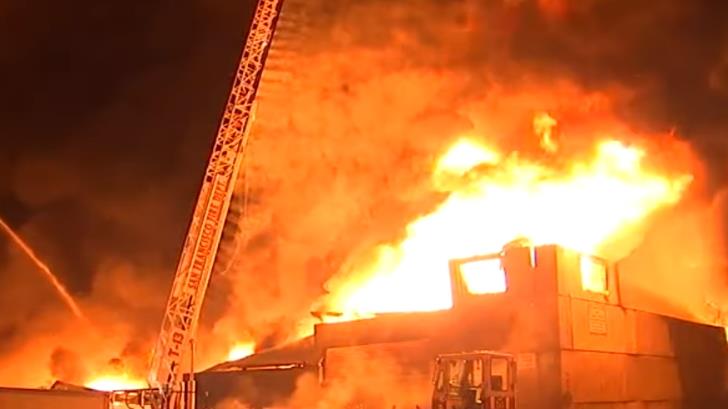VIDEO | Se registró incendio en histórico muelle 45 de San Francisco