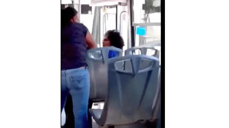 Condenan agresión a mujer de aspecto indigente en transporte urbano